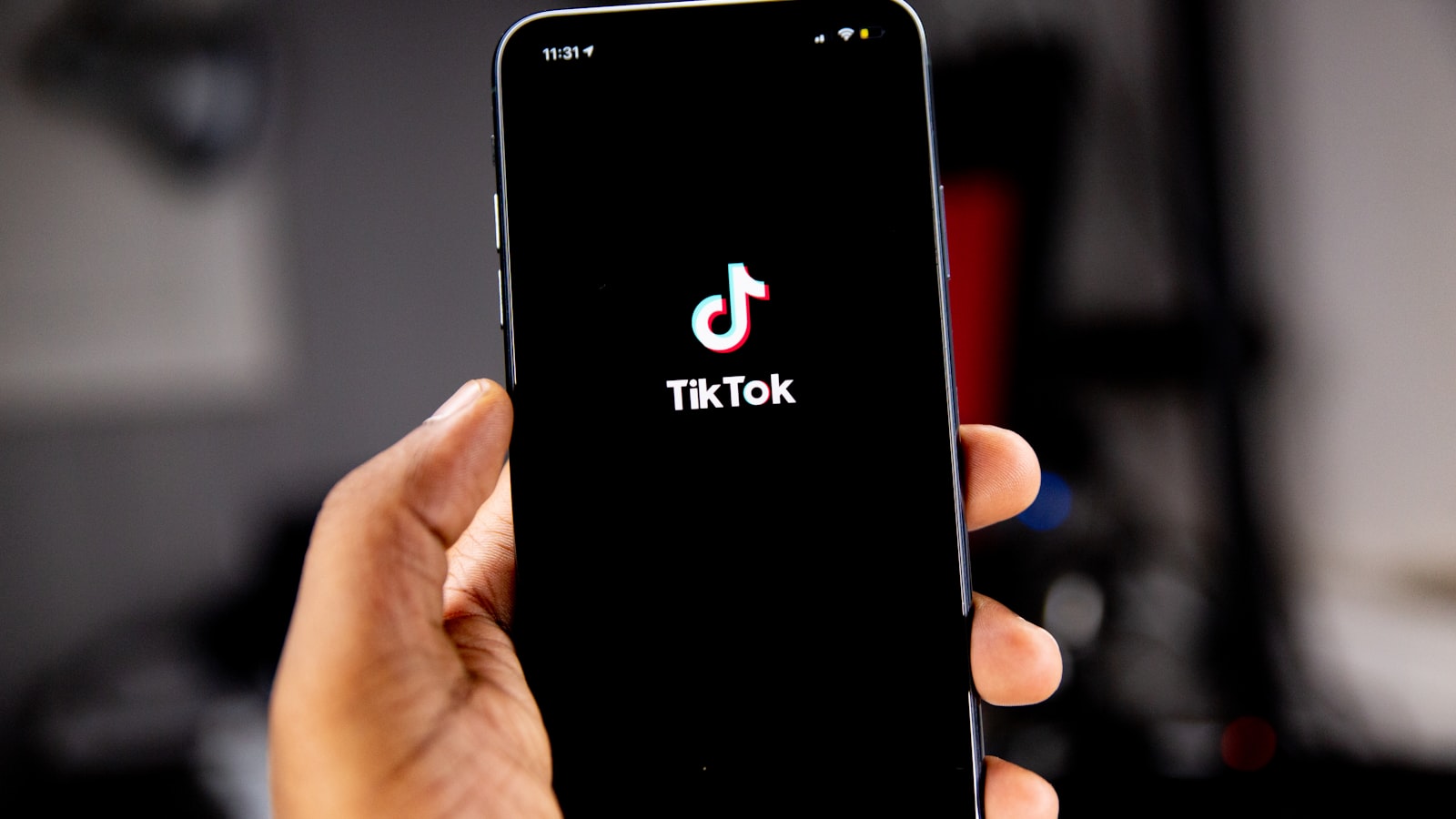 TikTok Live From Zero to One: A Beginner's Guide From Download to Your First Stream (China Edition)