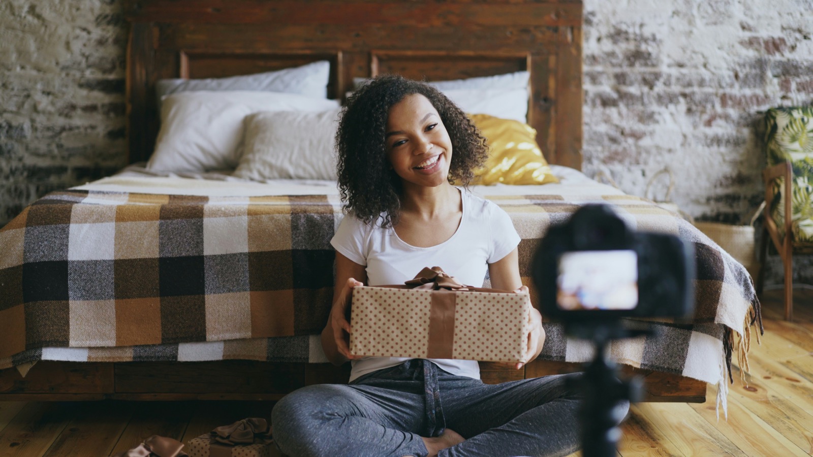 How to Send TikTok Shop Creator Samples Without Losing Money: A 2026 Free Sample, Creator Sample Score, and Commission ROI Checklist